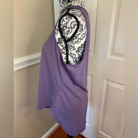 Athletic, Women’s purple top with back cutouts! Size 12/14 - Picture 3 of 7